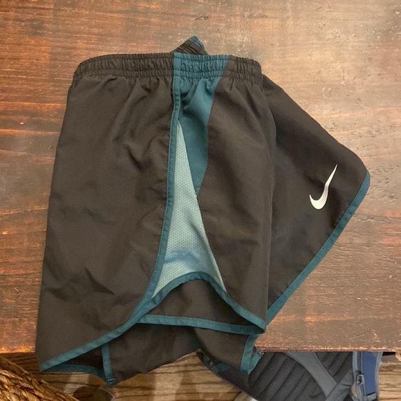 Nike DriFit running shorts, size medium. Color black and blue/turquoise - Picture 2 of 4